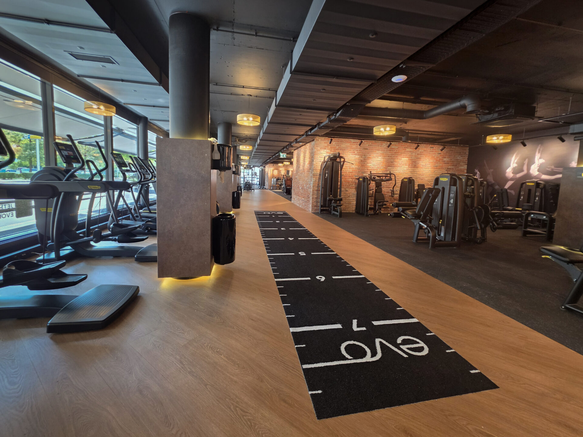 Cardio and strength training area with functional turf at EVO Zurich Dubendorf.